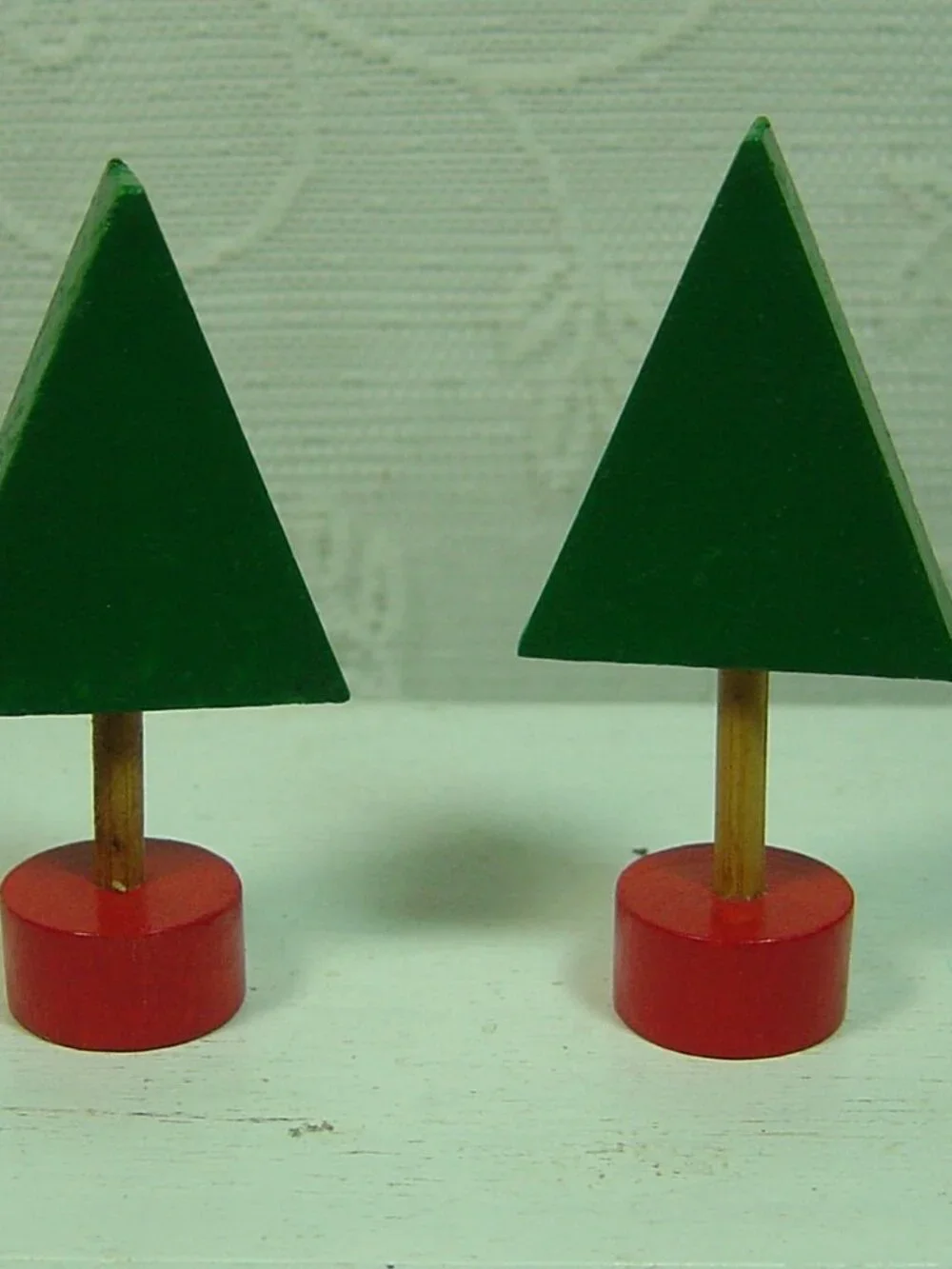 Tiny 5 piece wooden train set-2 cars, 1 house & 2 trees
